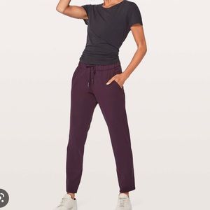 Excellent condition lululemon on the fly size 4